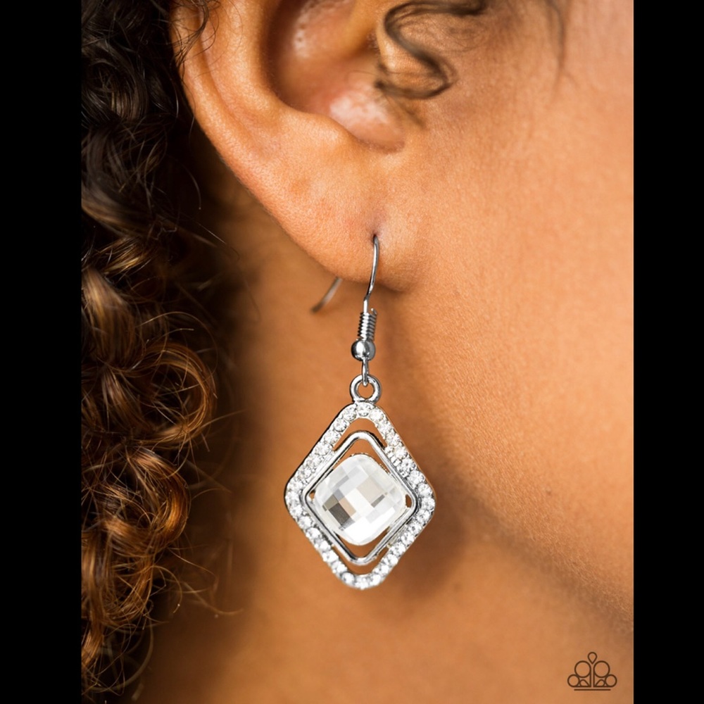 🎀5/$20 Paparazzi See You In Court Earrings P5